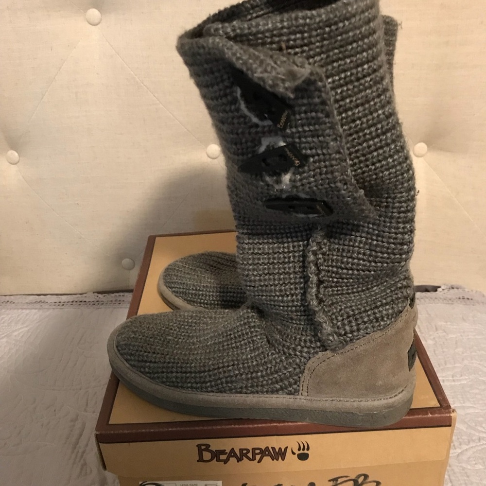 Size 6. Bearpaw grey knit tall boots